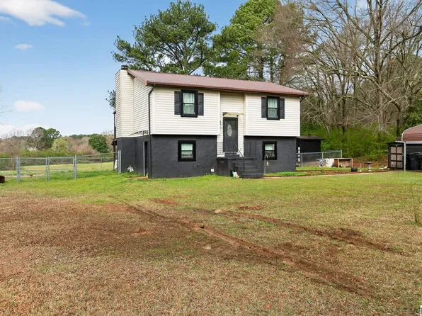 1024 Russell Dr, Weaver, AL 36277