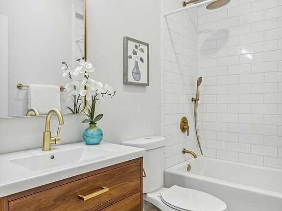 4th image of 1322 W Winnemac Ave #3W