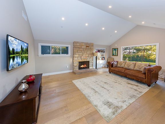5th image of 301 Lawson Pl