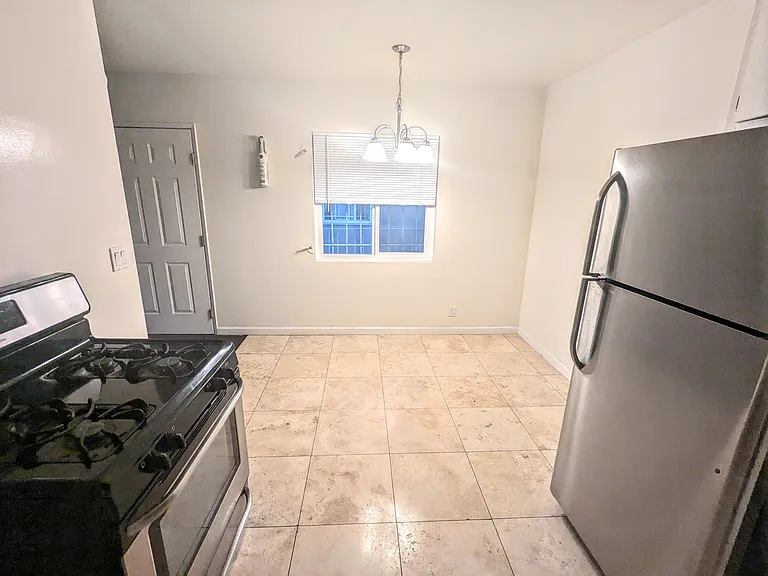 1437 S Cochran Ave #3 — Photo 3