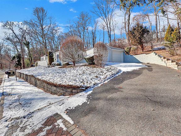 3rd image of 81 Oakside Road