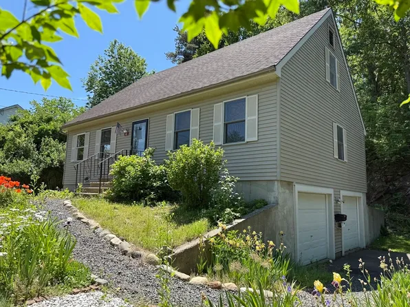 68 Hastings St, Greenfield, MA 01301
