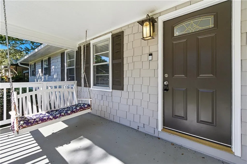 3 bed, 2.0 bath, 1138 sqft, $2,700 — Photo 2