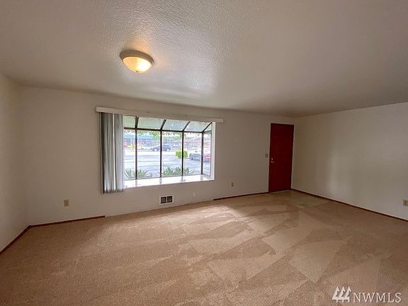 3rd image of 1004 Columbia Ave APT 8
