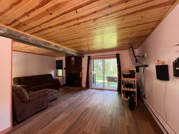 1 Cherry Trl, Wisconsin Dells, WI 53965