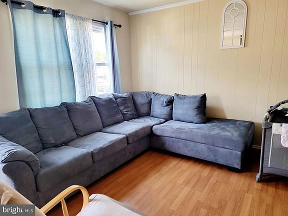 3rd image of 16565 Royal Ct
