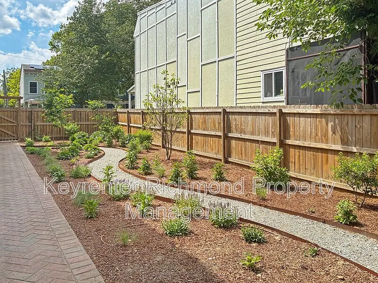 615 S Laurel St — Photo 29