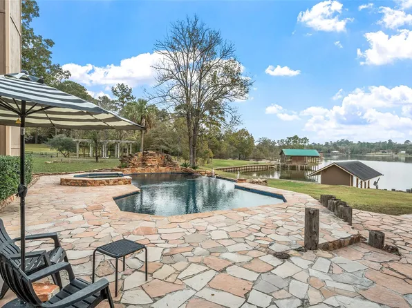 186 Lake Rd, Huntsville, TX 77320