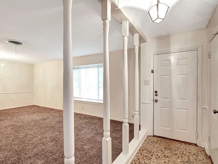 1007 Newberry Dr — Photo 10