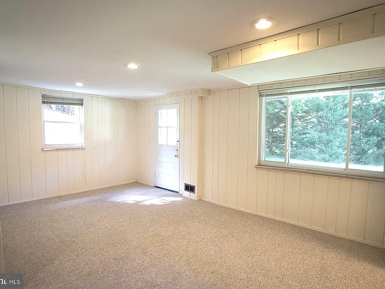5915 Ryland Dr — Photo 25