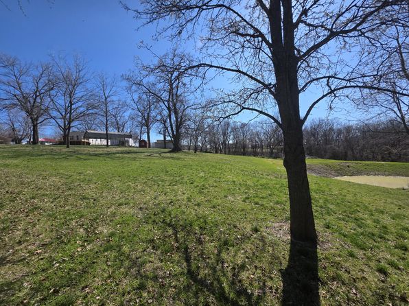 611 Herring St, Brunswick, MO 65236