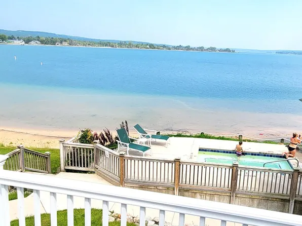 8569 Portage Point Dr Unit 13-7, Onekama, MI 49675