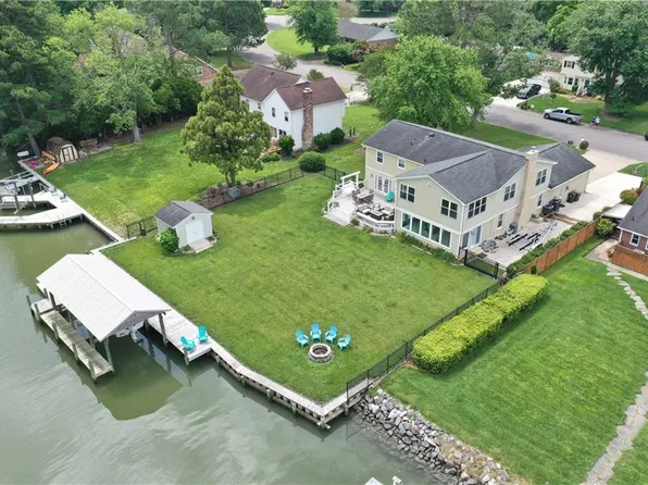 122 Freemoor Dr, Poquoson, VA 23662