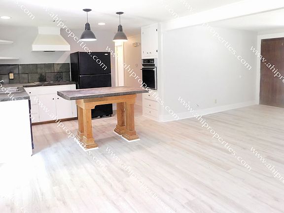 5th image of 3424 Elaine Dr
