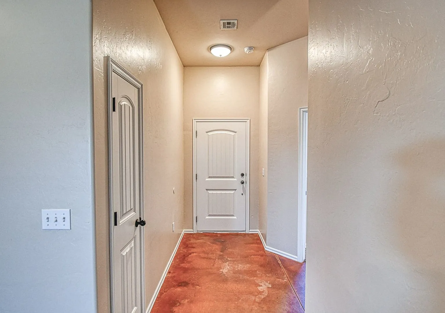Three Bedroom Home with Storm Shelter in Moore! — Photo 4