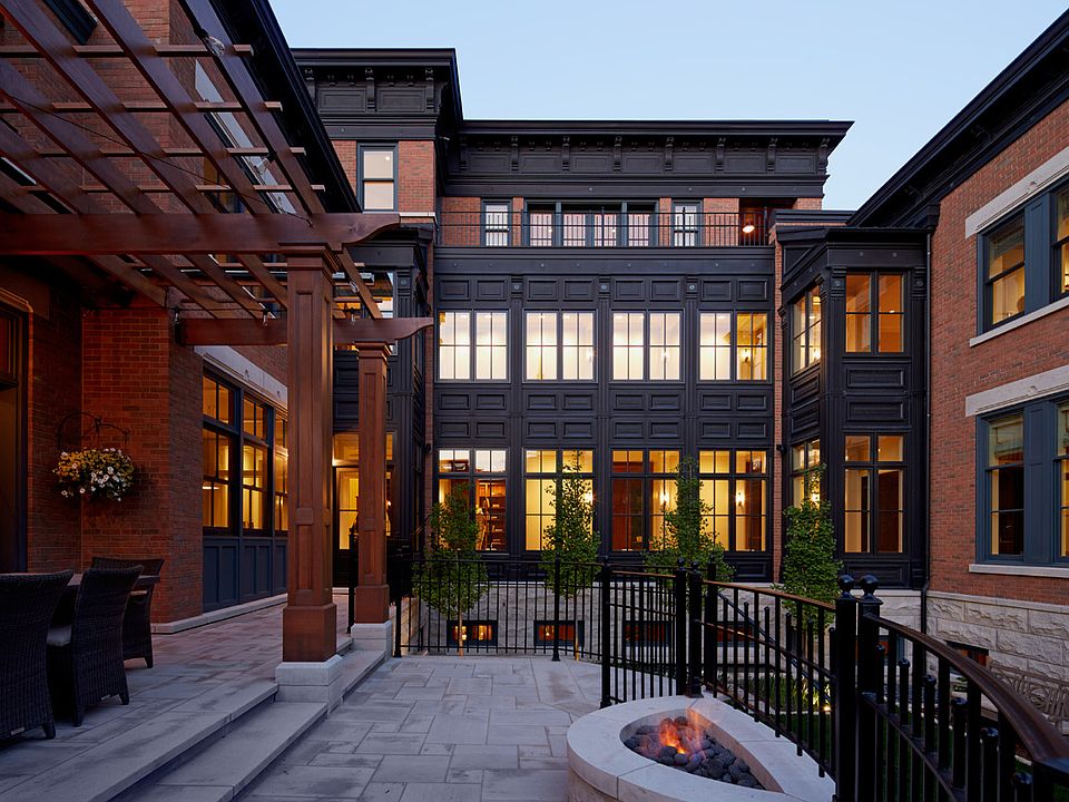 1st image of 400 W Dickens Ave