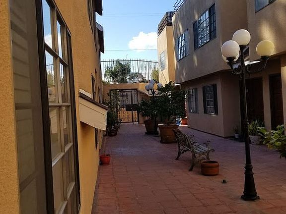 3rd image of 5820 Yolanda Ave APT 14