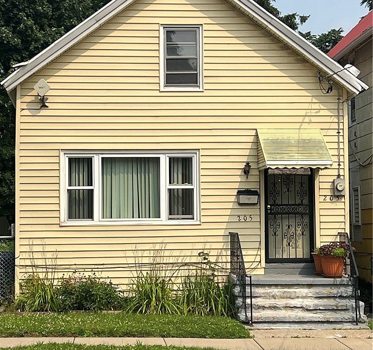 1st image of 205 Mulberry St
