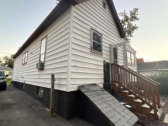 12th image of 2423 W Garden St