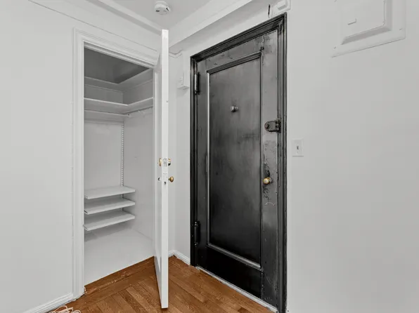 140 East 28th Street image 2 of 14