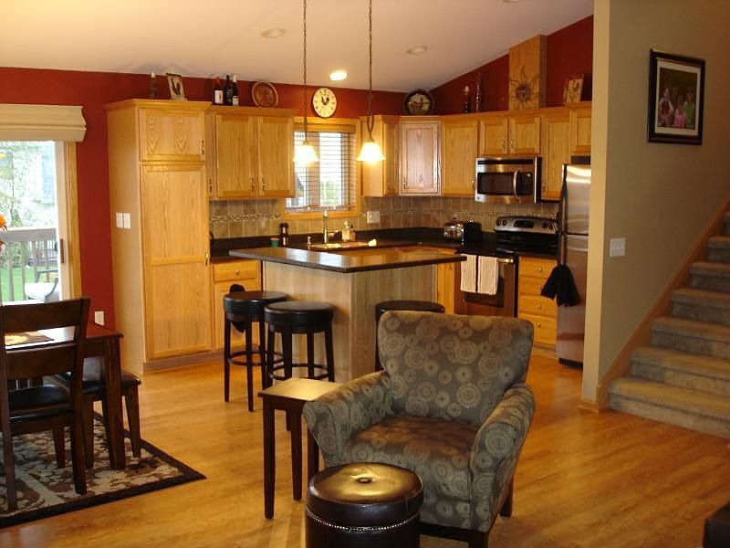 2nd image of 420 Lone Pine Way