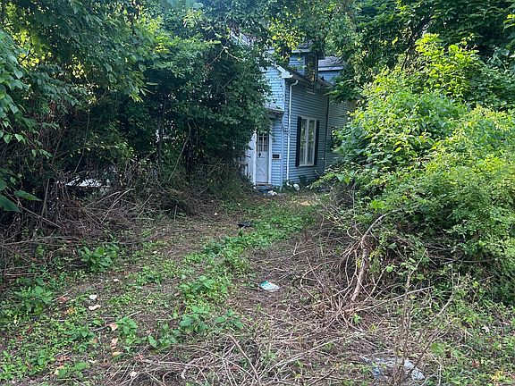 3rd image of 212 E 21st St