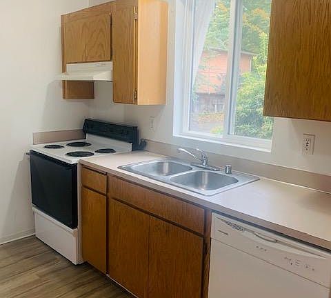 4th image of 4723 S Puget Sound Ave #D