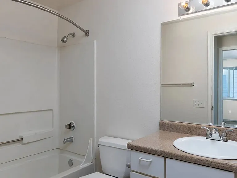 Willow Creek Apartments — Photo 5