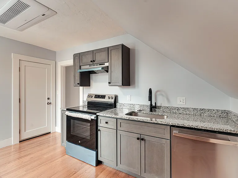 24 Dunlap St #3 — Photo 7