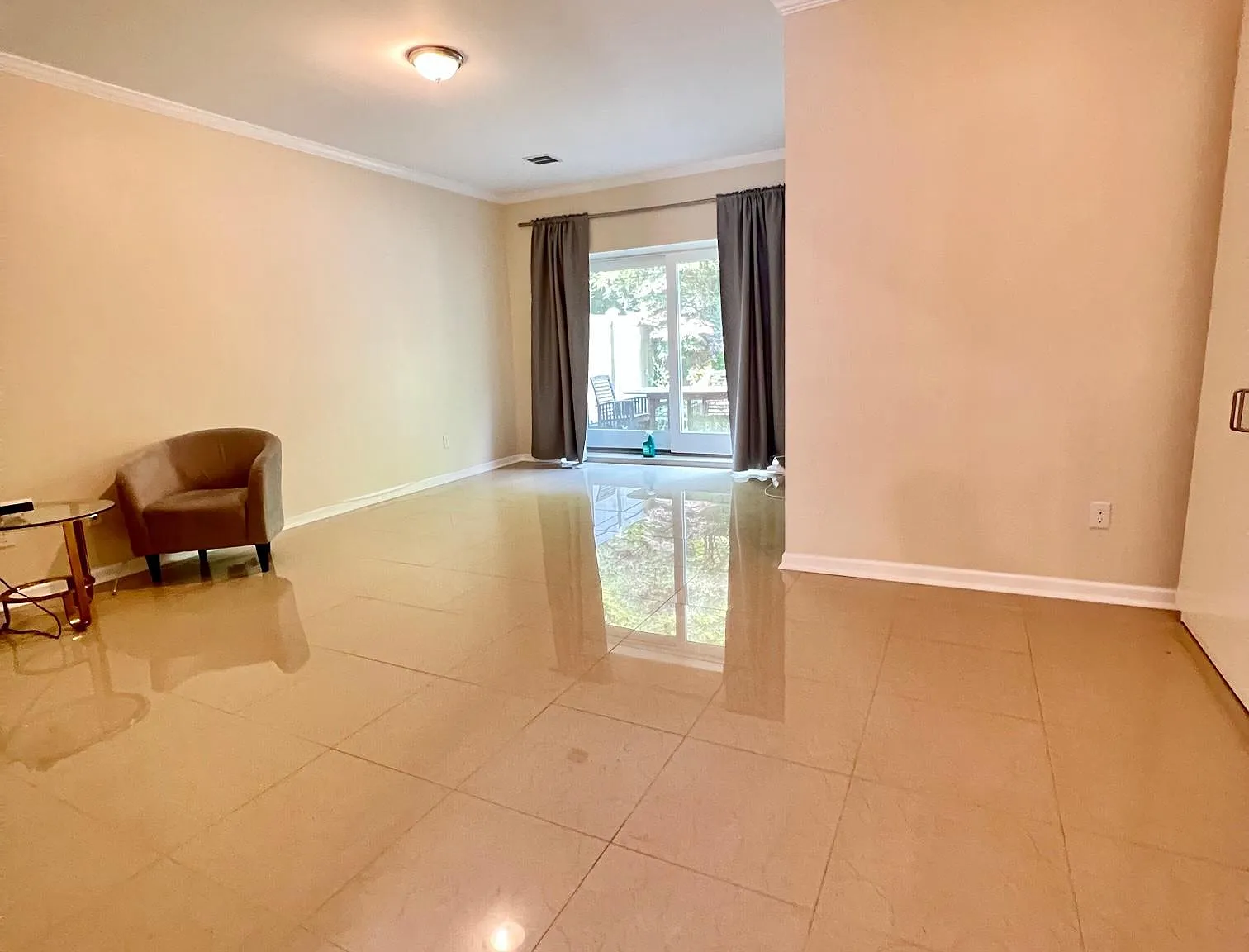 3 bed, 3.5 bath, 2600 sqft, $5,400 — Photo 3