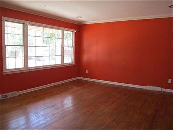 3rd image of 10610 W 90th St