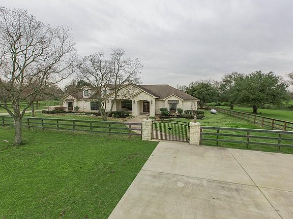 WELCOME HOME TO NATURES BEAUTY ENJOY COUNTY LIVING CLOSE TO THE CITY BUT FAR ENOUGH TO SEE STARS AT NIGHT