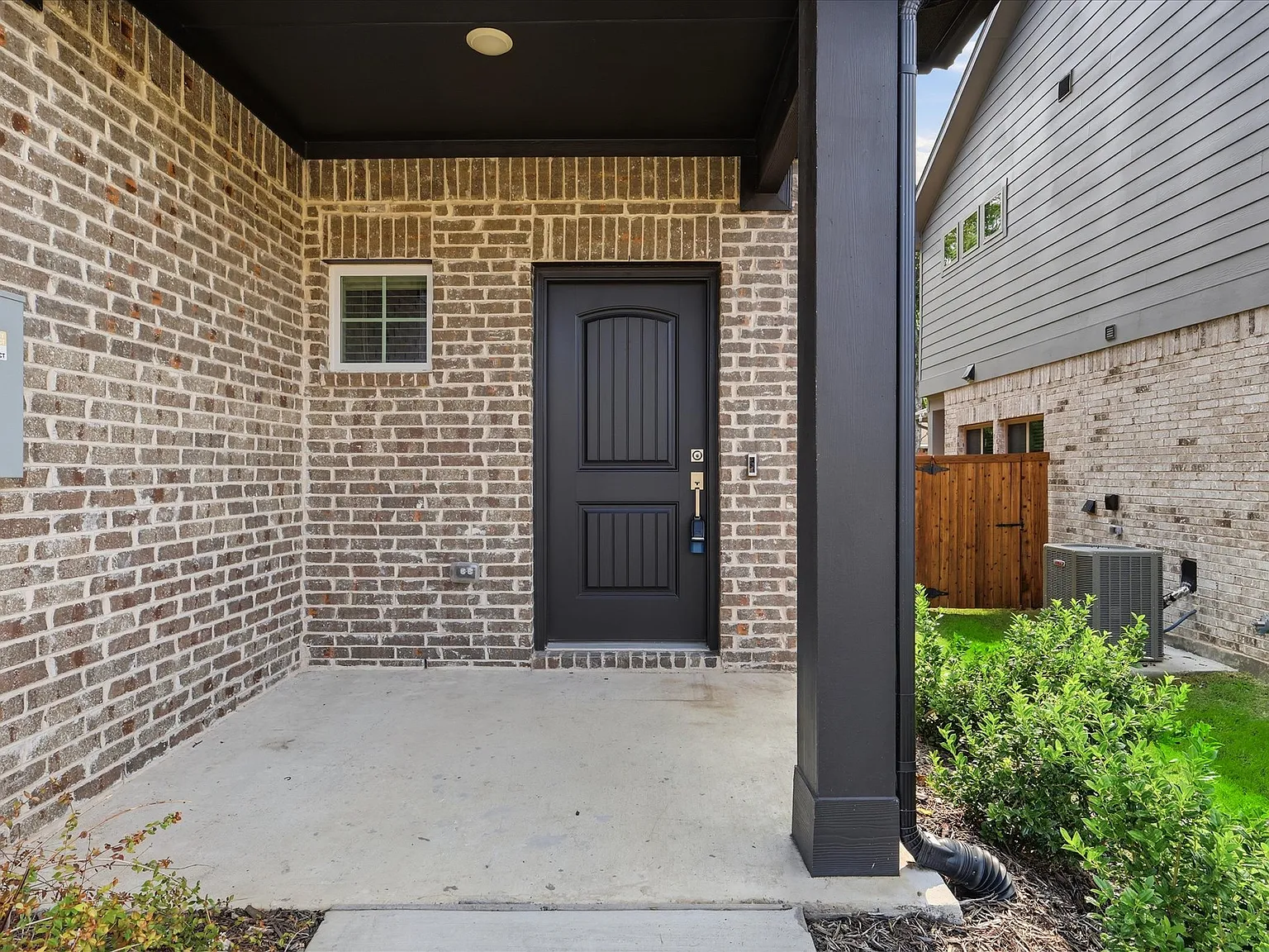 3 bed, 1588 sqft, $1,825 — Photo 1