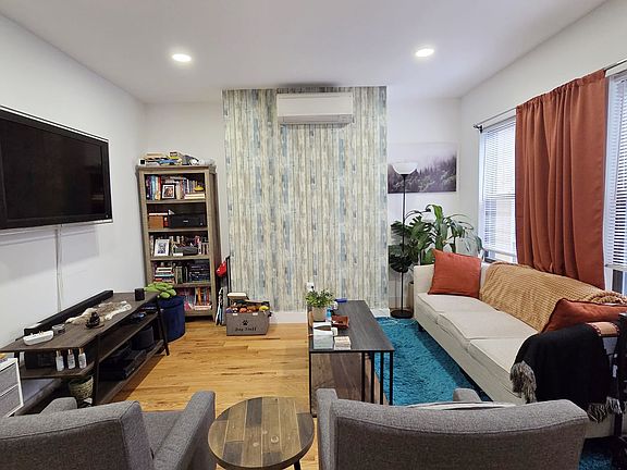 4th image of 69 Woodbine St #2