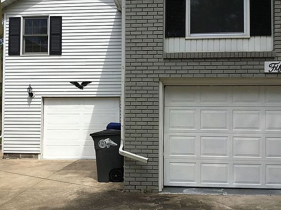 3 car garage w/heat and air