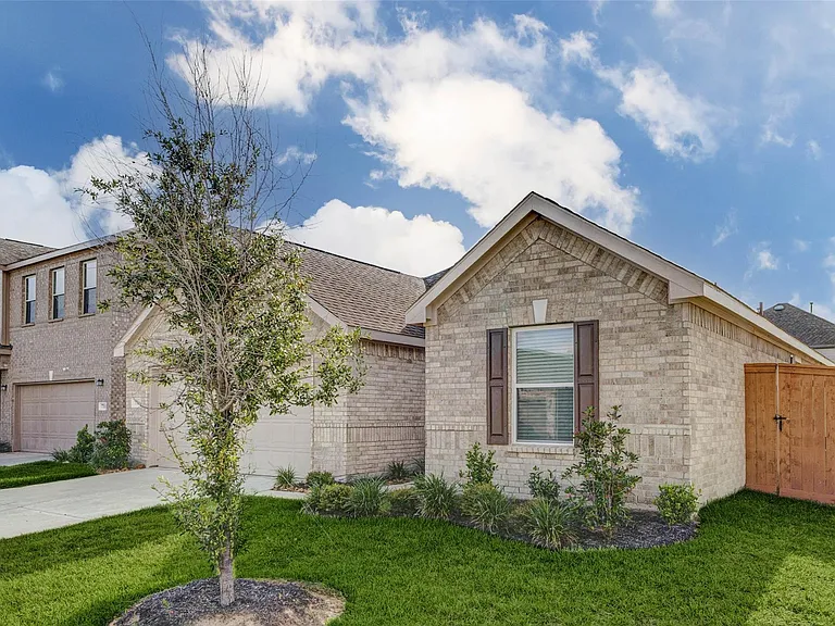 7706 Coral Key Dr — Photo 2