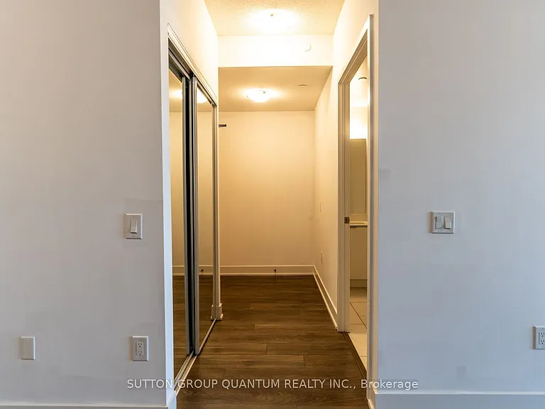 204 Burnhamthorpe Rd E #1105 — Photo 6