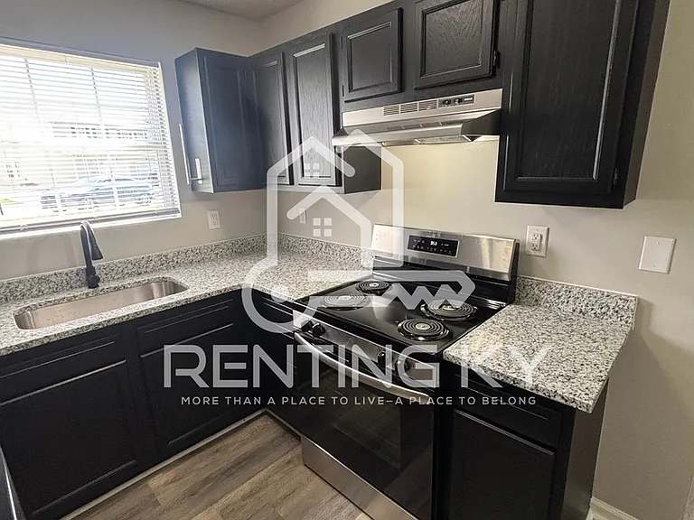 1414 Westwood Dr — Photo 6