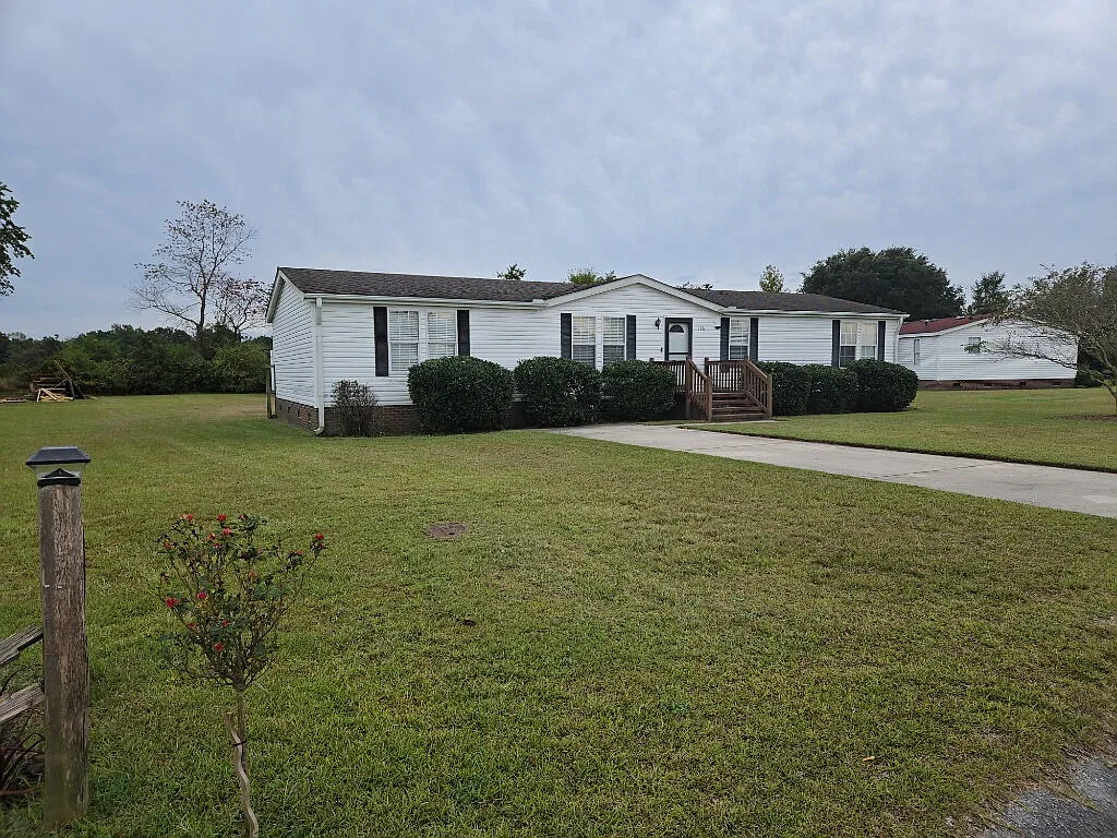3 bed, 2.0 bath, $1,600 — Photo 2