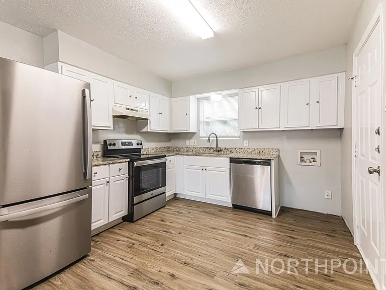 1101 Rancho Dr — Photo 8