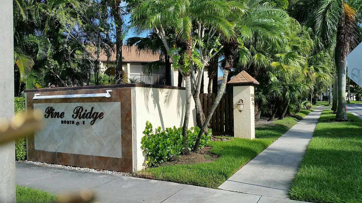 537 Shady Pine Way — Photo 2