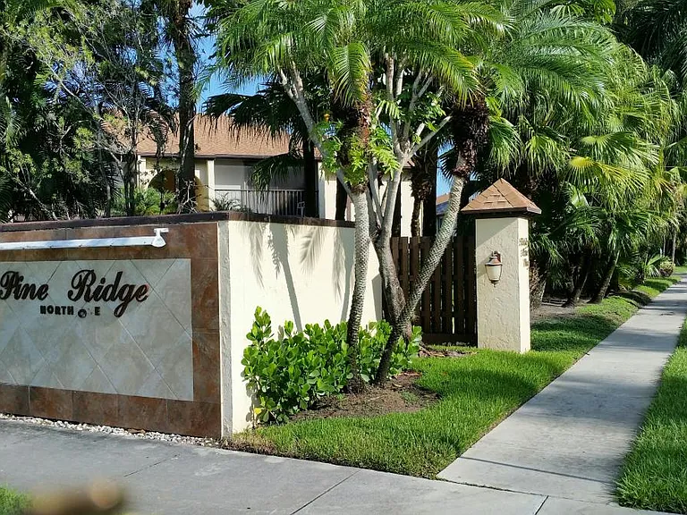 537 Shady Pine Way — Photo 2
