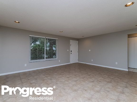 3rd image of 352 Oakhill Ct