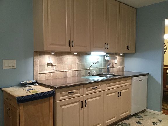 5th image of 315 Elton Ct N