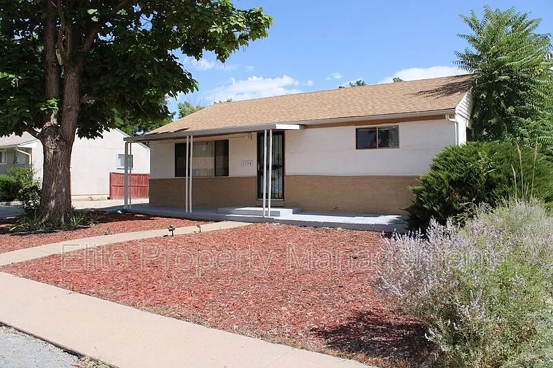 3 bed, 1.0 bath, 1094 sqft, $1,395 — Photo 1