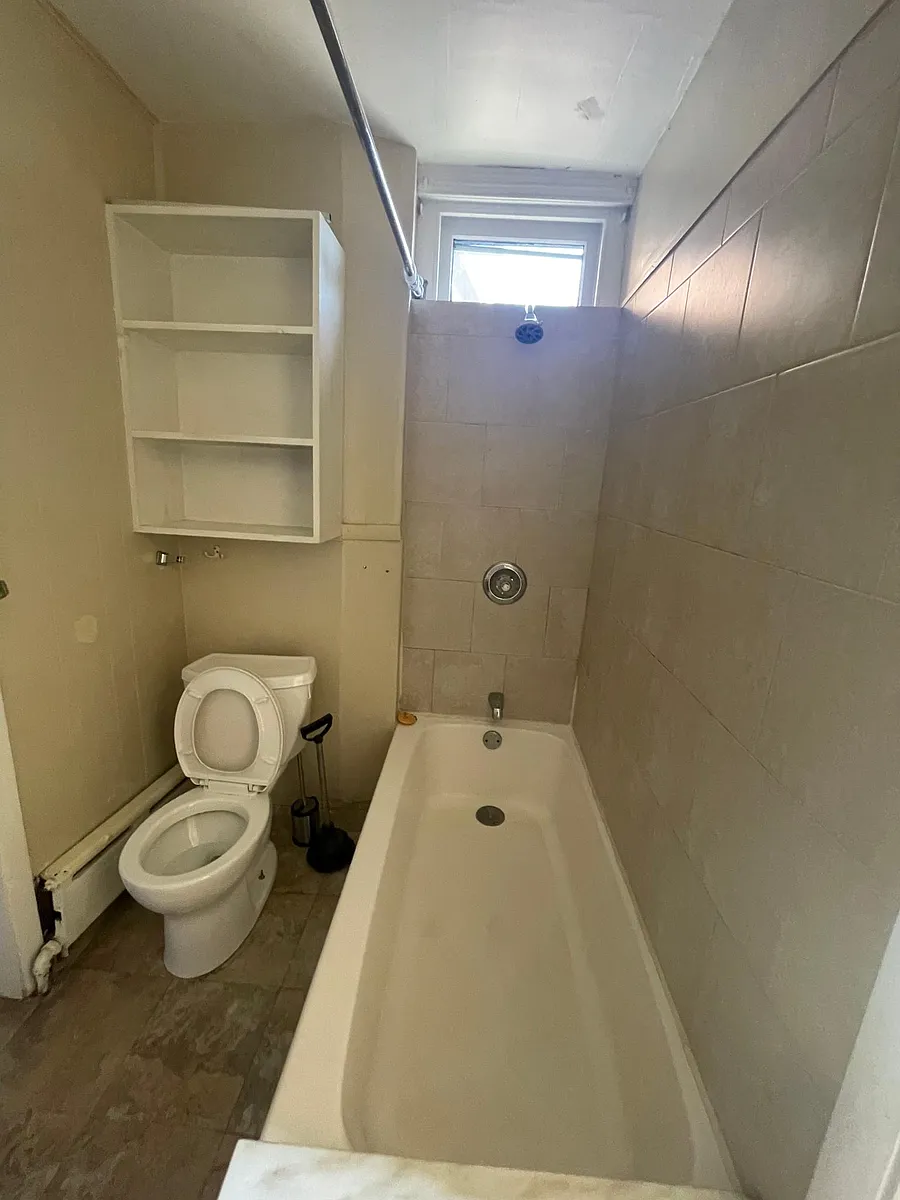Building Photo - 46 W Mount Airy Ave #2