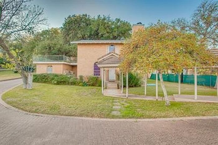 1st image of 3007 Westlake Dr #B