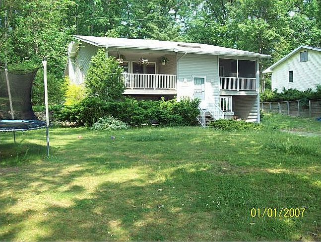 2nd image of 3241 Shadyside Dr NE
