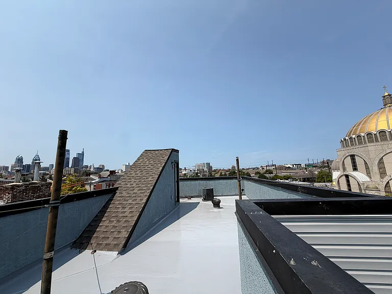 811 N Franklin St #301 — Photo 10