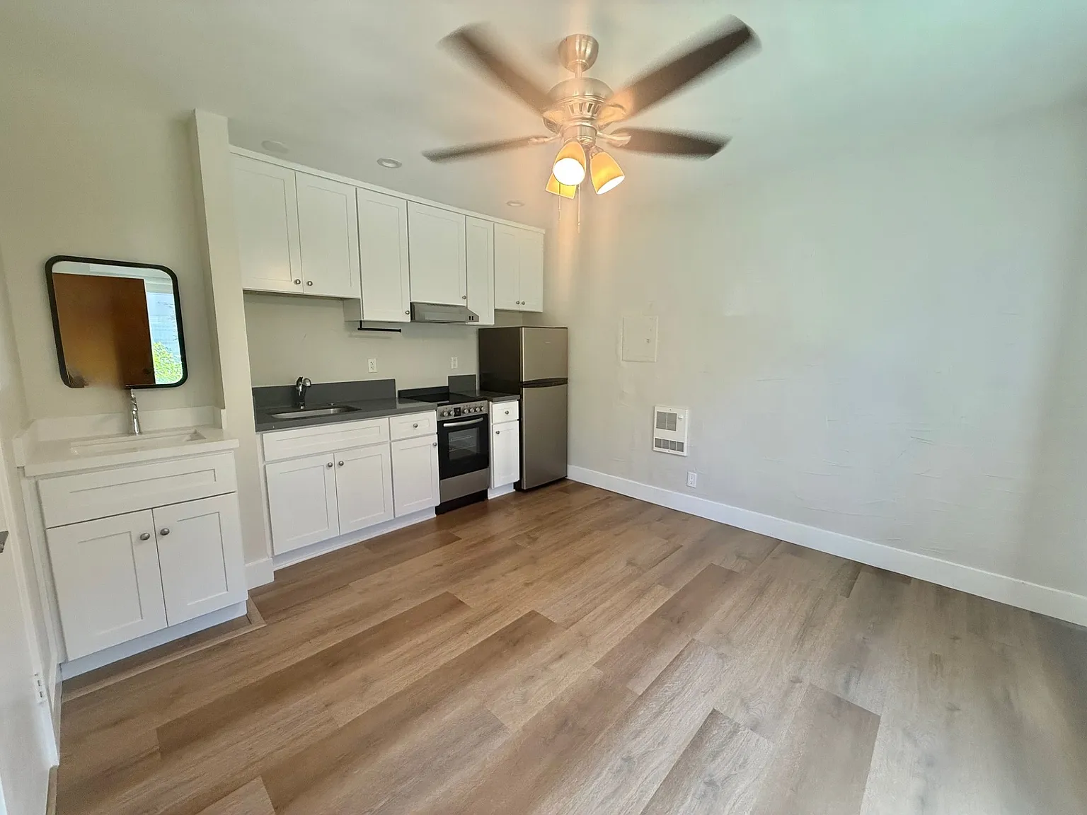 Studio, 160 sqft, $1,400 — Photo 1